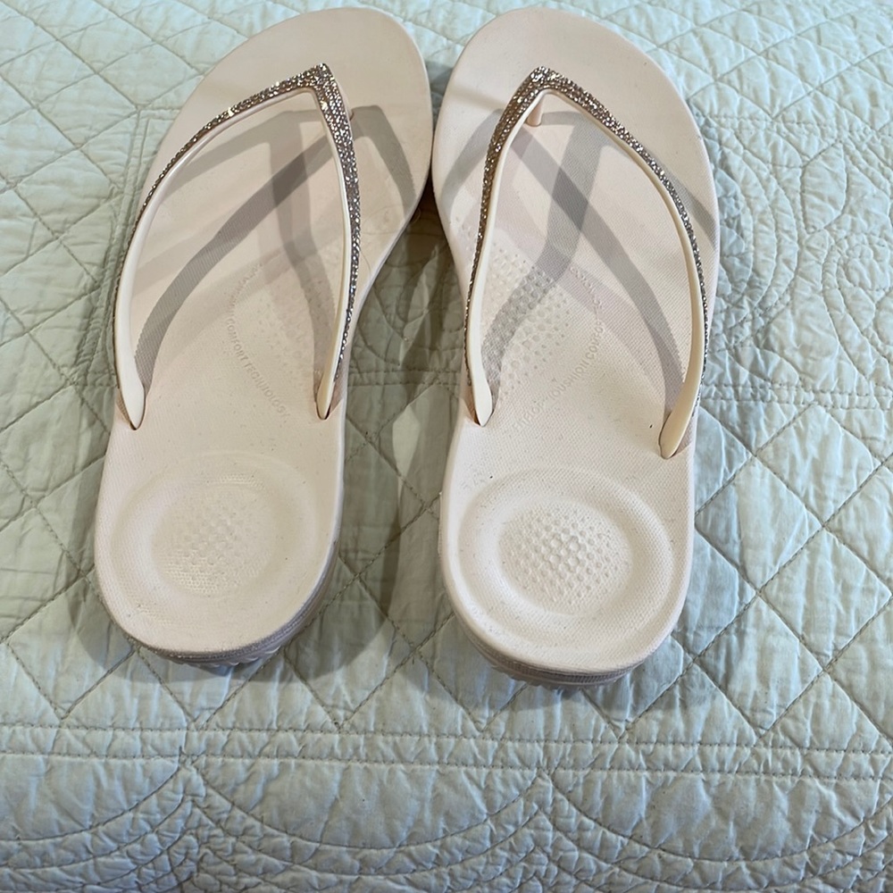 NWOT Fit Flop flip flop sandals